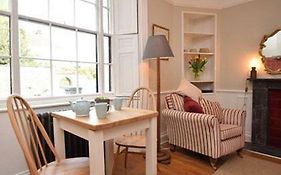 Burton House Apartment